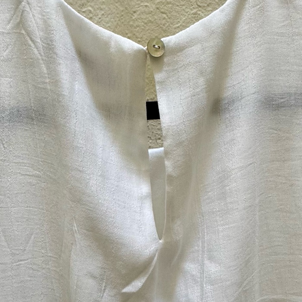 Cristina B Women's Sleeveless Blouse, White, XL
Christina Elegant White Top - Picture 6 of 11